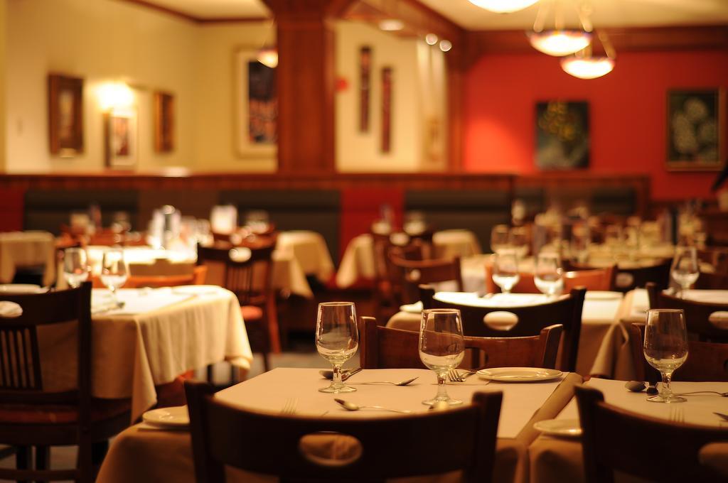 Hotel Le Montagnais Chicoutimi Buitenkant foto