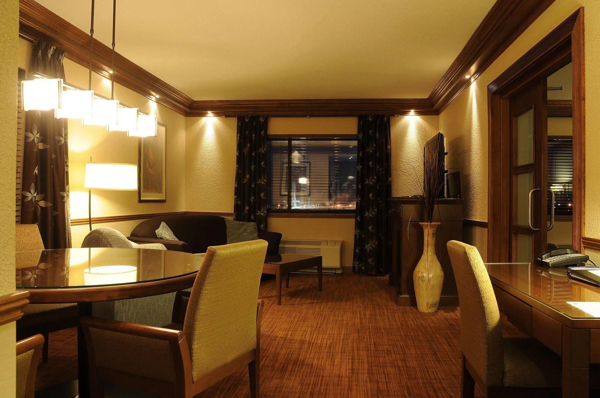 Hotel Le Montagnais Chicoutimi Buitenkant foto
